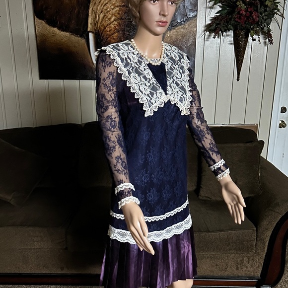 Jessica McClintock • Size 8 • Vintage • Dress • Purple • Floral Lace • Victorian - Picture 6 of 16